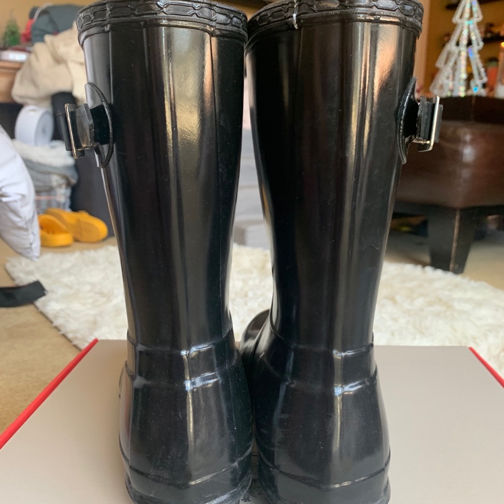 Short Black Gloss Hunter Rain Boots - Picture 6 of 9